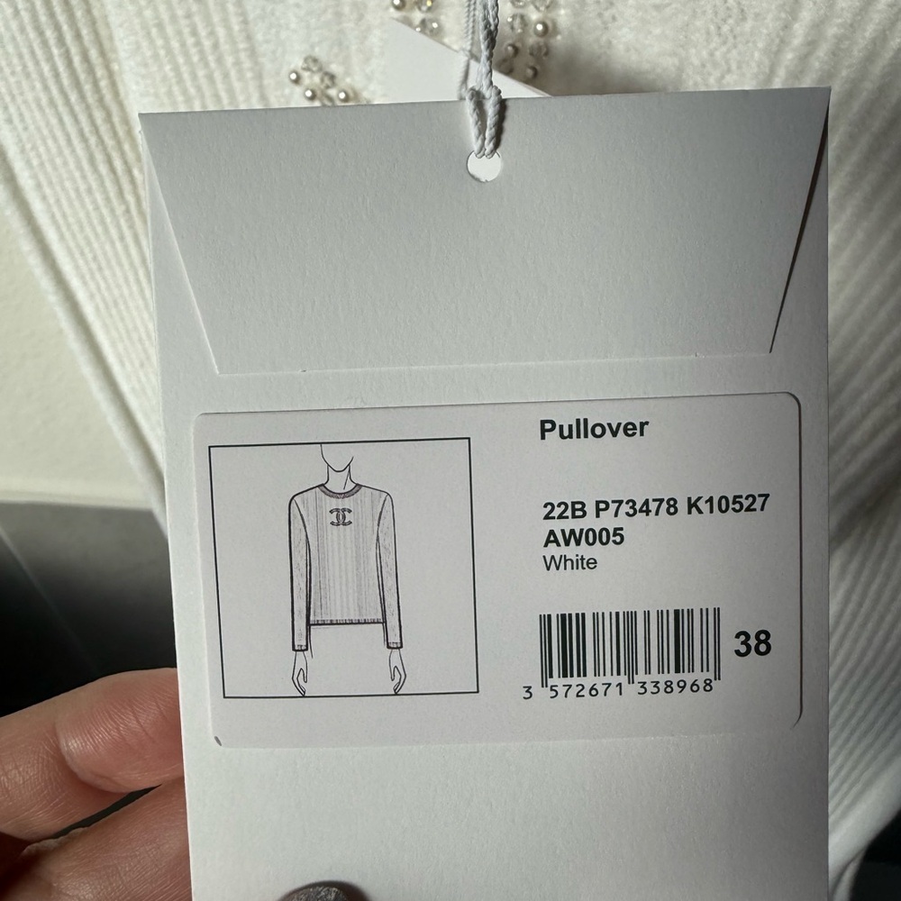 Chanel white pearl logo long sleeve pullover - Picture 5 of 9